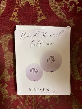 MAEVEN Bridal Box Mr. & Mrs. Round 36” Balloons 🎈